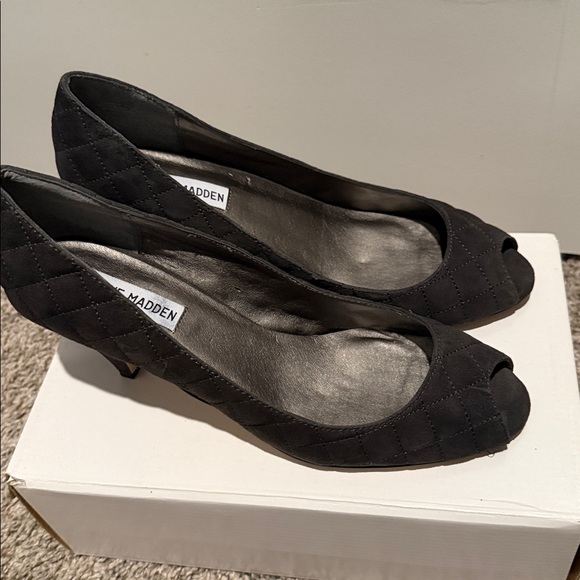 Steve Madden Quilted Black Peep Toe Heels - Picture 8 of 9